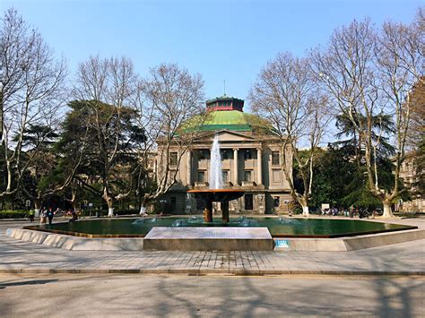 东南大学 .